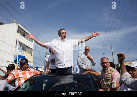 Santo Domingo, Dominikanische Republik. 6. Juni 2015. Luis Abinader (C), Führer der modernen revolutionäre Partei beteiligt sich an der "Marsch für die Demokratie", von den Oppositionsparteien in Santo Domingo, Dominikanische Republik, am 6. Juni 2015 einberufen. © Fran Afonso/Xinhua/Alamy Live-Nachrichten Stockfoto