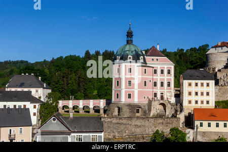 Becov Castle Panoramablick. Barock und Gotik Becov nad Teplou, Karlovy Vary Region Westböhmische Landschaft Tschechien, Europa Stockfoto
