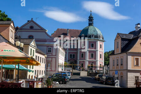 Skyline von Becov nad Teplou. Barock und Gotik, Region Karlsbad, Tschechische Republik, Europa Stockfoto