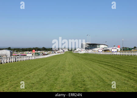 Epsom Downs, Surrey, UK. 7. Juni 2015. Am Morgen nach Derby Day, aber für ein paar Mark HUF sucht der Kurs noch makellos nach zwei Tagen des Rennsports in Epsom Downs Surrey. Bildnachweis: Julia Gavin UK/Alamy Live-Nachrichten Stockfoto