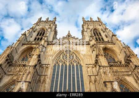 Front mit großen maßwerk Fenster, York Minster, York, England Stockfoto