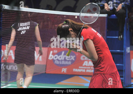 Jakarta, DKI Jakarta, Indonesien. 7. Juni 2015. JAKARTA, Indonesien - Juni 06: Thailands Ratchanok Intanon feiern nach dem Sieg von Japans Yui Hashimoto während der letzten Frauen in Indonesien Open Superseries Premier Badmintonturnier 2015 in Jakarta am 6. Juni 2015. Thailands Ratchanok Intanon gewinnen von Japans Yui Hashimoto mit Ergebnis 21-11 und 21-10. Bildnachweis: Sijori Bilder/ZUMA Draht/Alamy Live-Nachrichten Stockfoto