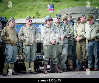 Braunton Burrows, Devon. 6. Juni 2015.  Lebendige Geschichte Re-enactment nehmen Teil in einen d-Day Commerative Service Kennzeichnung 71 Jahre seit dem d-Day Landungen. Abgebildet auf Braunton Burrows, Devon, wo amerikanische Truppen für die Invasion von Europa am 6. Juni 1944 ausgebildet.   Bild copyright Kerl Harrop info@guyharrop. Bildnachweis: Kerl Harrop/Alamy Live News Stockfoto