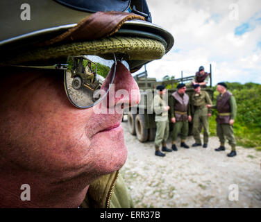 Braunton Burrows, Devon. 6. Juni 2015.  Lebendige Geschichte Re-enactment nehmen Teil in einen d-Day Commerative Service Kennzeichnung 71 Jahre seit dem d-Day Landungen. Abgebildet auf Braunton Burrows, Devon, wo amerikanische Truppen für die Invasion von Europa am 6. Juni 1944 ausgebildet.   Bild copyright Kerl Harrop info@guyharrop. Bildnachweis: Kerl Harrop/Alamy Live News Stockfoto