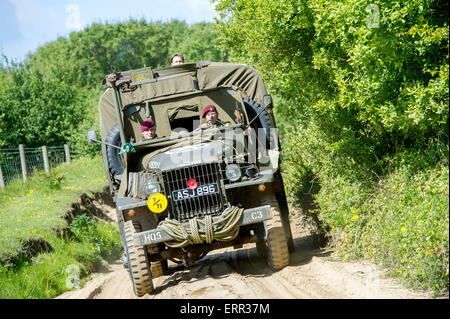 Braunton Burrows, Devon. 6. Juni 2015.  Lebendige Geschichte Re-enactment nehmen Teil in einen d-Day Commerative Service Kennzeichnung 71 Jahre seit dem d-Day Landungen. Abgebildet auf Braunton Burrows, Devon, wo amerikanische Truppen für die Invasion von Europa am 6. Juni 1944 ausgebildet. Im Bild gehört zu den Konvoi, die Teilnahme an der Veranstaltung am Wochenende.    Bild copyright Kerl Harrop info@guyharrop. Bildnachweis: Kerl Harrop/Alamy Live News Stockfoto