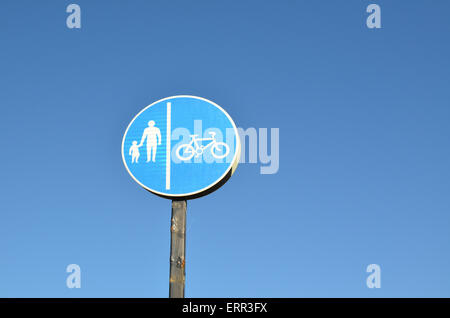 Fußgänger und Fahrrad Route Zeichen. Stockfoto
