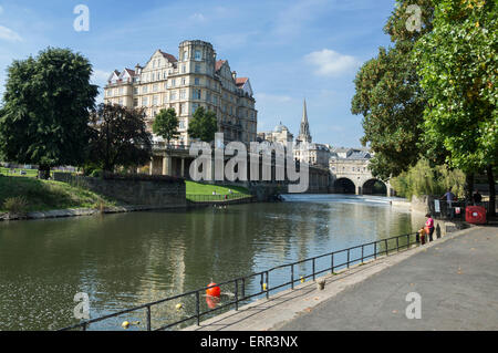 Bad, Fluss Avon, Pulteney Bridge, Old Empire Hotel, Innenstadt, Somerset, UK; England; Stockfoto