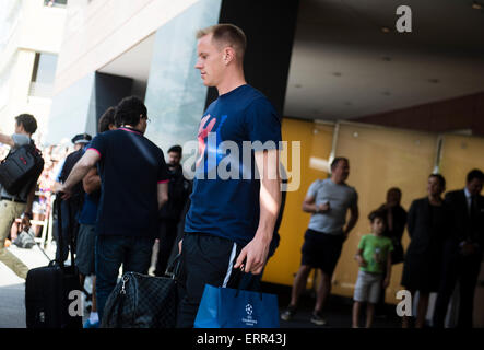 Berlin, Deutschland. 7. Juni 2015. Marc-Andre ter Stegen des FC Barcelona verlässt das Hotel Hyatt in Berlin, Deutschland, 7. Juni 2015. FC Barcelona schlagen Juventus Turin 3: 1 in der Champions-League-Finale im Olympiastadion in Berlin am Vorabend entsprechen. Foto: GREGOR FISCHER/Dpa/Alamy Live News Stockfoto