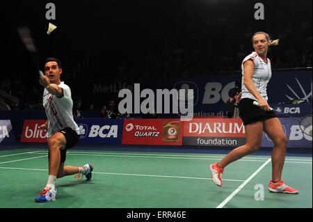 2. Juni 2015 - Jakarta, Jakarta, Indonesien - JAKARTA, Indonesien - 02. Juni: England Gabrielle Adcock (R) Chris Adcock konkurrieren gegen Holland Jorrit De Ruitter und Samantha Barning Mix Doppel bei der 2015 Indonesien Open Superseries Premier Badminton-Turnier in Jakarta am 2. Juni 2015. (Kredit-Bild: © Sijori Bilder/ZUMA Draht) Stockfoto