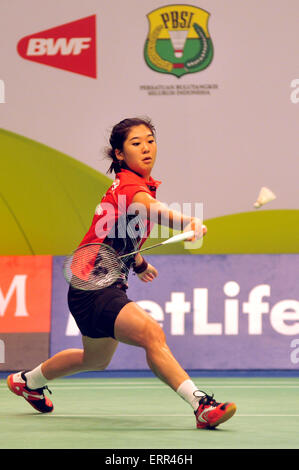 2. Juni 2015 - Jakarta, Jakarta, Indonesien - JAKARTA, Indonesien - Juni 02: United State Rong Schafer gibt einen Schuss auf Indonesiens Ruesli Hartawan im Frauen-Einzel bei der 2015 Indonesien Open Superseries Premier Badminton-Turnier in Jakarta am 2. Juni 2015. (Kredit-Bild: © Sijori Bilder/ZUMA Draht) Stockfoto