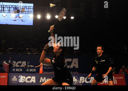 2. Juni 2015 - Jakarta, Jakarta, Indonesien - JAKARTA, Indonesien - 02. Juni: Holland Jorrit De Ruitter und Samantha Barning gegen England Gabrielle Adcock und Chris Adcock Mix verdoppelt sich bei der 2015 Indonesien Open Superseries Premier Badminton-Turnier in Jakarta auf 2. Juni 2015 antreten. (Kredit-Bild: © Sijori Bilder/ZUMA Draht) Stockfoto