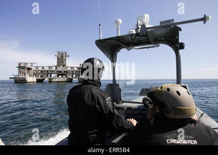 Gdynia, Polen 7. Juni 2015 im Bild: Torpedownia - deutsche Nazi-Gebäude des Torpedos Research Centre, auf polnische Terriery während des zweiten Weltkrieges gebaut. Torpedownia wurde ein Torpedo-Montagehalle mit Geräten für Test shooting, an der Unterseite des Beckens, nur wenige hundert Meter vom Ufer entfernt. Stockfoto