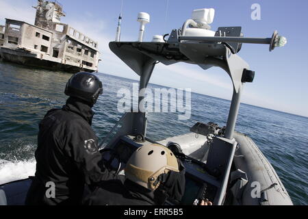 Gdynia, Polen 7. Juni 2015 im Bild: Torpedownia - deutsche Nazi-Gebäude des Torpedos Research Centre, auf polnische Terriery während des zweiten Weltkrieges gebaut. Torpedownia wurde ein Torpedo-Montagehalle mit Geräten für Test shooting, an der Unterseite des Beckens, nur wenige hundert Meter vom Ufer entfernt. Stockfoto