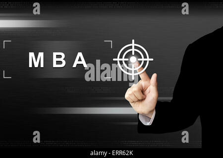 Unternehmen der Hand klicken MBA- oder Master of Business Administration-Taste auf eine Touchscreen-Oberfläche Stockfoto