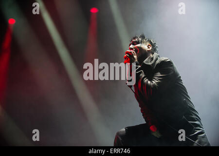 Nürnberg, Deutschland. 6. Juni 2015. US-amerikanische Sängerin Marilyn Manson führt auf der Bühne beim Musikfestival "Rock Im Park" in Nürnberg, 6. Juni 2015. Foto: MATTHIAS MERZ/Dpa (Achtung Redaktion: Redaktion verwenden Sie nur im Zusammenhang mit der Berichterstattung über "Marilyn Manson") / Dpa/Alamy Live News Stockfoto