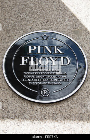 Plaque, die Kennzeichnung der ehemalige Regent Street polytechnic und dort die Bildung der Rockgruppe pink floyd Stockfoto