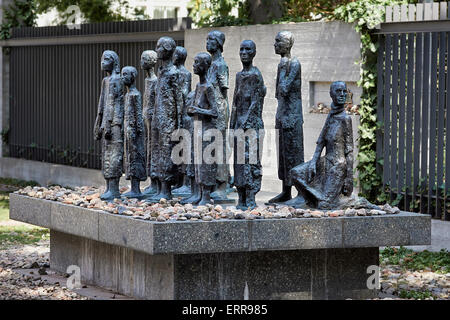 Deutschland, Berlin, Bezirk Mitte, Denkmal vor dem alten jüdischen Friedhof 1943 zerstört. Stockfoto