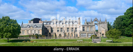 Panorama von Newstead Abbey, ehemalige Heimat von Lord Byron, in Nottinghamshire, England. Stockfoto