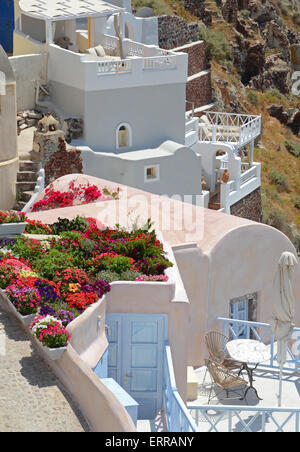 Häuser in Seite der Klippe, Oia, Santorini Stockfoto