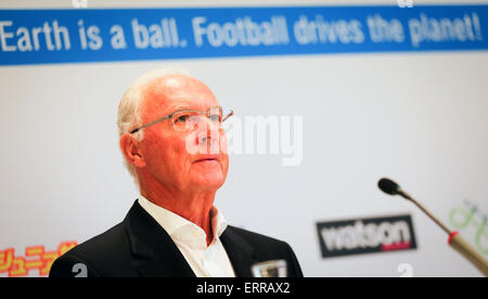 Berlin, Deutschland. 6. Juni 2015. Franz Beckenbauer beteiligt sich an einer Pressekonferenz über das Projekt Football for Friendship in Berlin, Deutschland, 6. Juni 2015. Foto: Kay Nietfeld/Dpa/Alamy Live News Stockfoto