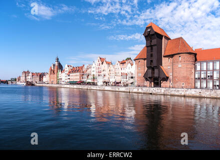 Alte Stadt Danzig in Polen mit der ältesten mittelalterlichen Hafenkran (Zuraw) in Europa Stockfoto