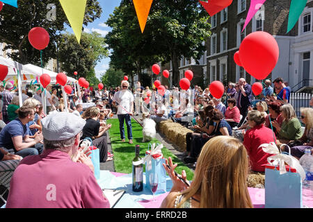 Islington, London, 7. Juni 2015. Ein herrlich sonniger Tag für den Hund zeigen Wettbewerb an der grossen Mittagessen Straßenfest im Englefield Straße. Gutschrift: Stockfoto