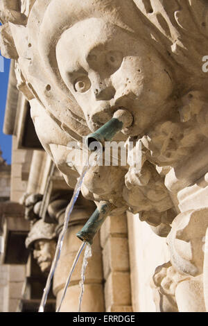 Detail aus dem 15 Jahrhundert Brunnen in Dubrovnik Altstadt, entworfen von Onofrio della Cava im Stil Gotik renaissance Stockfoto