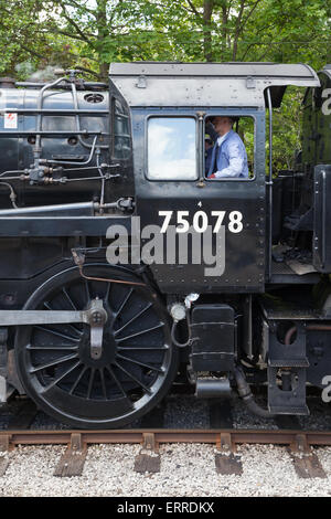 Motor Nr. 75078, einem Standard 4 Dampflok auf der Keighley & Worth Valley Railway erhalten. Stockfoto