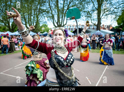 Exeter, Devon, UK. 7. Juni 2015. Kalash Tribal, die live auf der Exeter Respekt Festival 2015 im Belmont Park, Exeter am 7. Juni 2015 in Exeter, Devon, UK Credit: Clive Chilvers/Alamy Live News Stockfoto