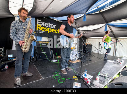 Exeter, Devon, UK. 7. Juni 2015. Cavemouth, die live auf der Exeter Respekt Festival 2015 im Belmont Park, Exeter am 7. Juni 2015 in Exeter, Devon, UK Credit: Clive Chilvers/Alamy Live News Stockfoto