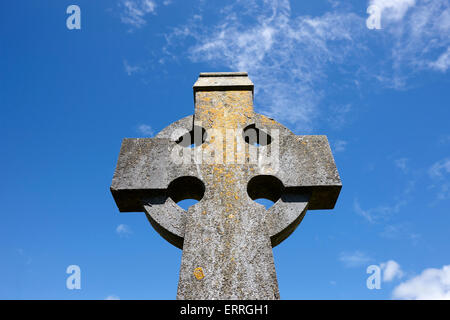 Keltisches Kreuz in einem ländlichen irische Friedhof in tydavnet Grafschaft Monaghan in Republik von Irland Stockfoto