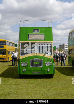 Leyland Titan PD3 Southdown Bemalung restauriert. Registriernummer 412 DCD Stockfoto