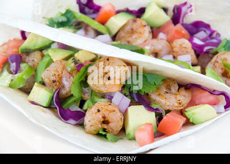 zwei köstliche Garnelen tacos Stockfoto