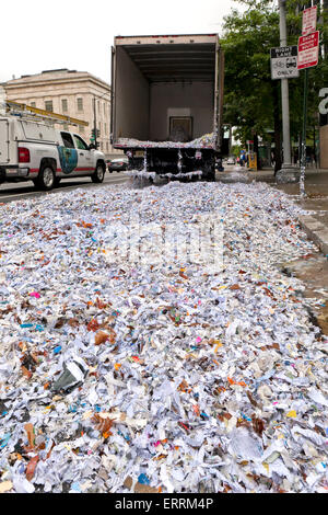 Büro Papier Schreddern LKW-Unfall - Washington, DC USA Stockfoto