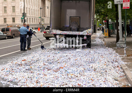 Büro Papier Schreddern LKW-Unfall - Washington, DC USA Stockfoto