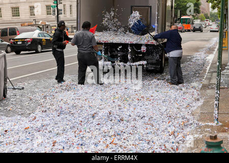 Büro Papier Schreddern LKW-Unfall - Washington, DC USA Stockfoto