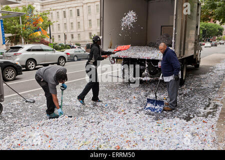 Büro Papier Schreddern LKW-Unfall - Washington, DC USA Stockfoto