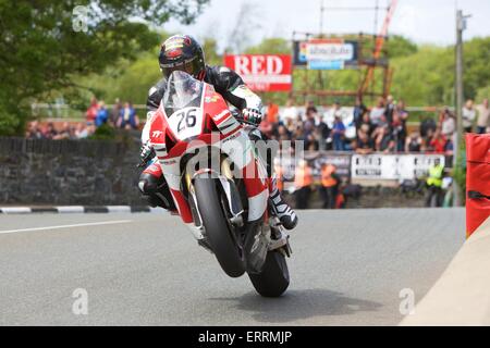 Douglas, Isle of man. 7. Juni 2015. Ben Wylie in Aktion während der TT Superbike-Rennen. Bildnachweis: Action Plus Sport Bilder/Alamy Live News Stockfoto