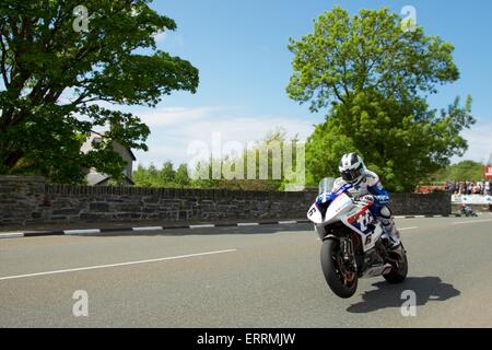 Douglas, Isle of man. 7. Juni 2015. William Dunlop in Aktion während der TT Superbike-Rennen. Bildnachweis: Action Plus Sport Bilder/Alamy Live News Stockfoto