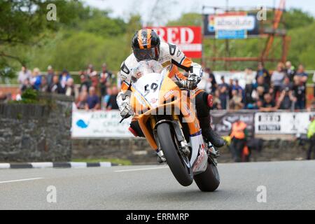 Douglas, Isle of man. 7. Juni 2015. Dave Hewson in Aktion während der TT Superbike-Rennen. Bildnachweis: Action Plus Sport Bilder/Alamy Live News Stockfoto