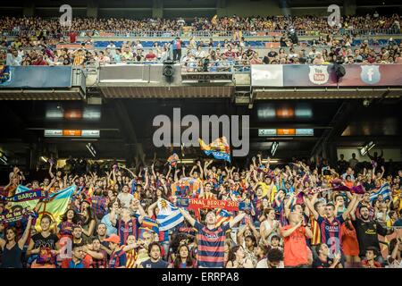 Barcelona, Katalonien, Spanien. 7. Juni 2015. Tausende von "Culés" füllen Sie das Camp Nou Stadion um eine Siegerehrung zu unterstützen, nachdem der FC Barcelona gewinnt die 2. "Triple" in der Vereinsgeschichte Credit: Matthias Oesterle/ZUMA Wire/ZUMAPRESS.com/Alamy Live News Stockfoto