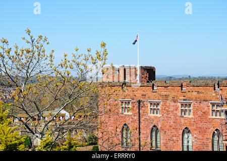 Erhöhten Blick auf die Sandstein-Schloss und Gärten, Shrewsbury, Shropshire, England, UK, West-Europa. Stockfoto