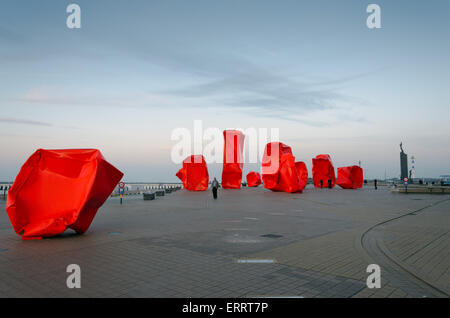 Ostende, Belgien - 24. Oktober: Rock Strangers von Arne Quinze. Umstrittene zeitgenössisches Kunstwerk auf die Beschreibung am 24. Oktober Stockfoto