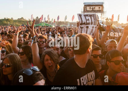 Fans der US-Konzern Limp Bizkit sind für Menschen in Hradec Kralove, Tschechische Republik, 5. Juni 2015 beim Festival Rock gesehen.  (CTK Foto/David Tanecek) Stockfoto