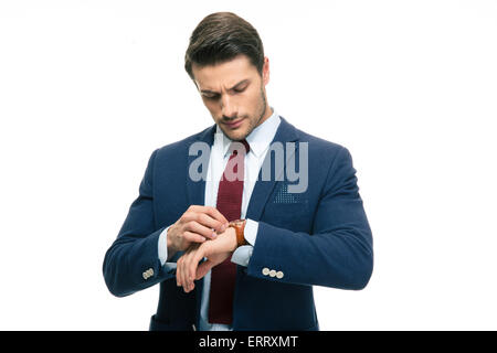 Schöner Blick auf seine Armbanduhr isoliert auf einem weißen Hintergrund Geschäftsmann Stockfoto