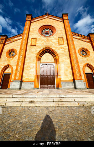 Kirche in der Villa Cortese geschlossen gemauerten Turm Bürgersteig Italien Lombardei alt Stockfoto