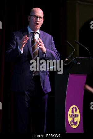 UK Independent Stellvertretender Parteiführer Paul Nuttall spricht während der UKIP South East Conference 2015 bei den Wintergärten in Eastbourne 6. Juni 2015 Stockfoto