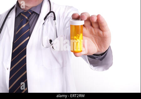Arzt mit Medizin in der Hand, Isolated on White Stockfoto