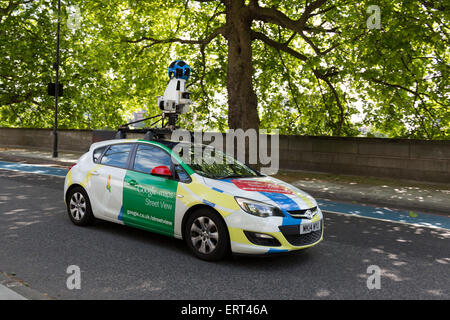 Google Street View Auto mit einer Mapping-Kamera auf sein Dach, Millbank, London, England, Vereinigtes Königreich Stockfoto