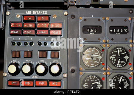 Instrumente, Zifferblätter und Tasten die Prototyp-Cockpit während der Entwurfsphase des Concorde Jet erstellt. Stockfoto